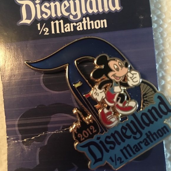 2012 Disneyland 1/2 Marathon Pin - Picture 3 of 3
